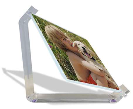 תמונה על זכוכית עם מעמד אקריליק 14.5×14.5 ס״מ – עיצוב אישי