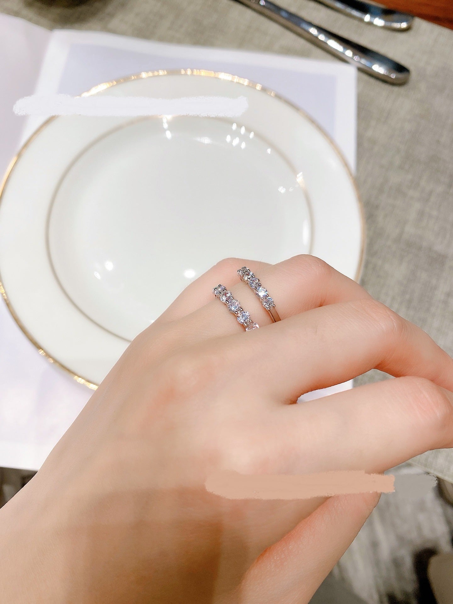 טבעת כסף 925 משובצת זירקונים – עיצוב נשי אלגנטי עם 7/מלא אבנים