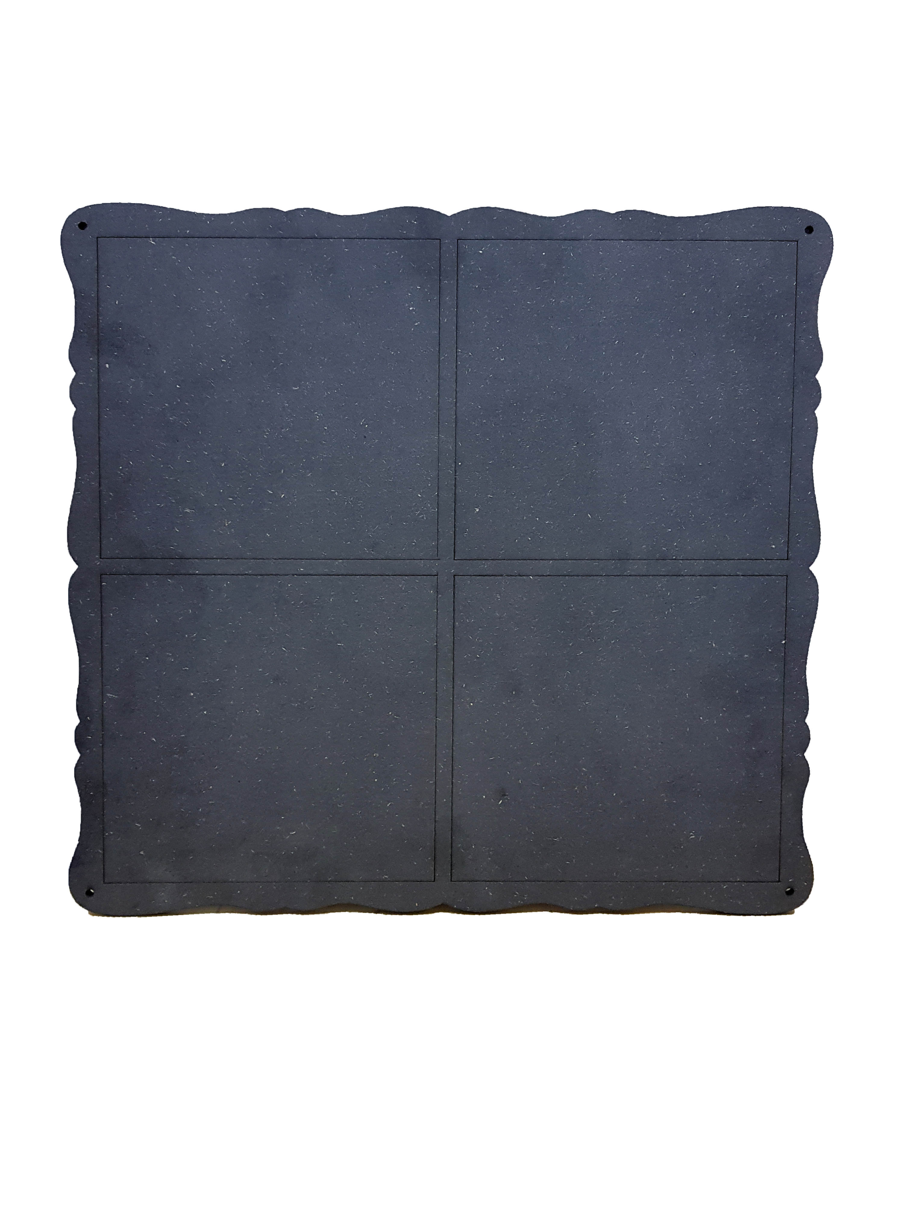 לוח MDF שחור 4 תמונות אינסטגרם 42×42 ס״מ – קולאז׳ קיר צורני