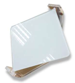 תמונה על זכוכית עם מעמד אקריליק 14.5×14.5 ס״מ – עיצוב אישי