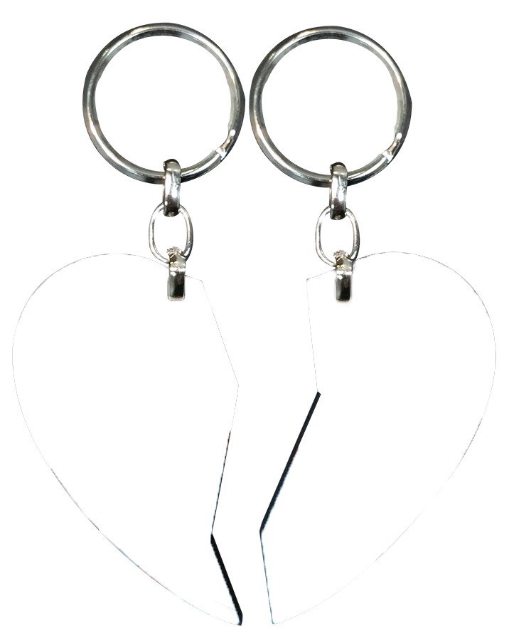 מחזיק מפתחות לב חצוי זוגי עם הדפסה אישית – שני חצאים, לב אחד